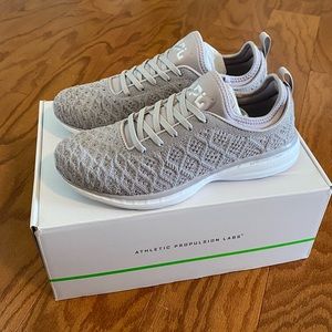 NWT APL techloom phantom white/raindrop